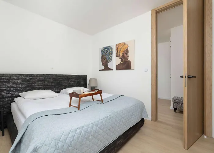 Elegant Zbozowa In With Parking By Renters Krakow